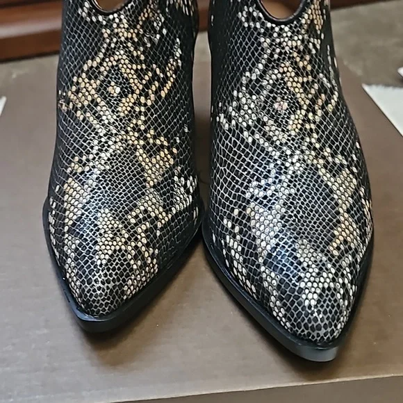 *SOLD* Paolo Westly Black Platinum Snake Print Leather Booties, size 6, NEW, NWB - Picture 7 of 16